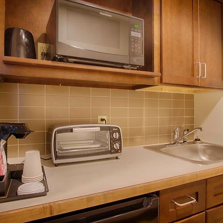 Sun&Ski Inn&Suites Stowe Ruang foto